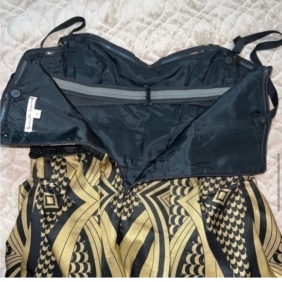 Nanette Lepore size 2. Gorgeous Black and gold Cocktail dress . Beaded waist . - Picture 4 of 6